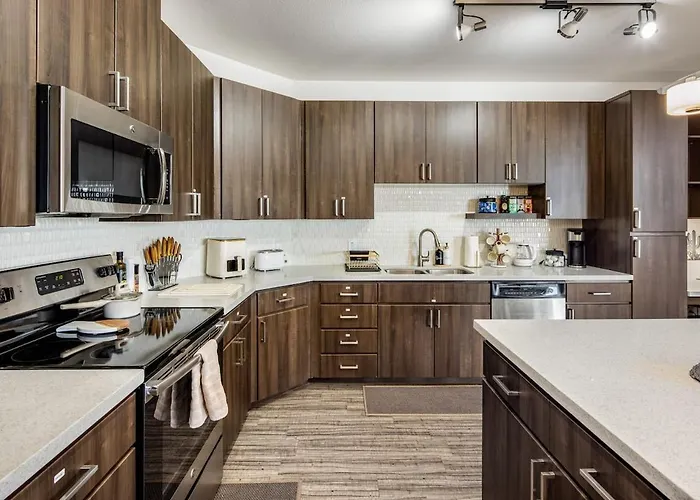 Apartment Escape To The Golden Equestrian 2br Townlake
