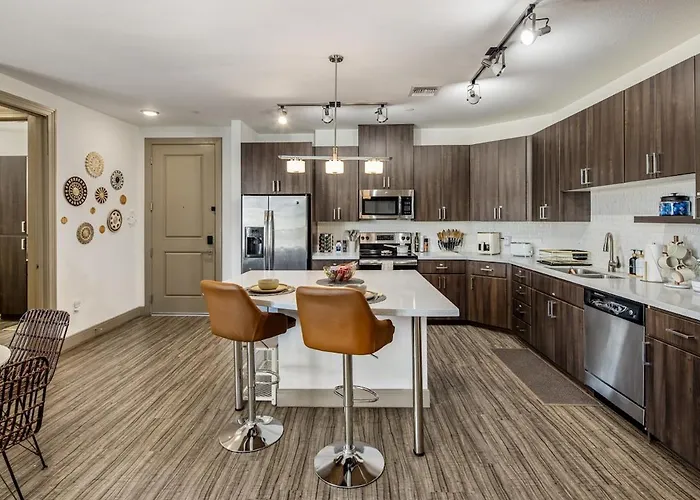 Escape To The Golden Equestrian 2br Townlake * Tempe