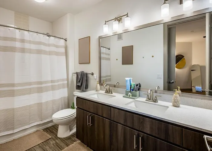 Escape To The Golden Equestrian 2br Townlake