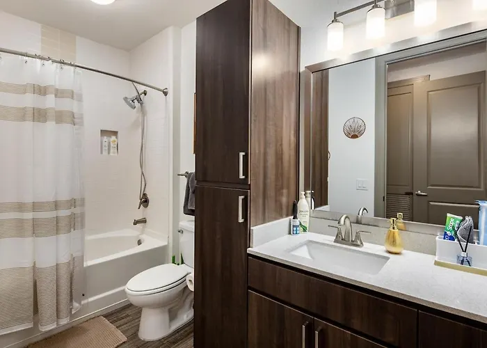 Apartment Escape To The Golden Equestrian 2br Townlake