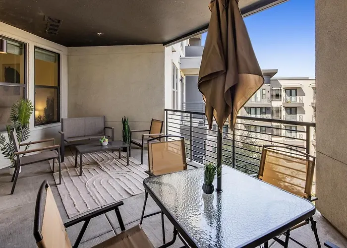 Apartment Escape To The Golden Equestrian 2br Townlake