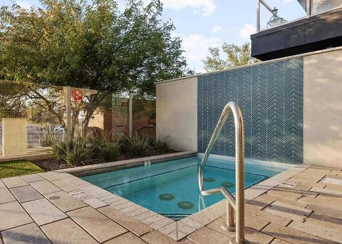 Apartment Escape To The Golden Equestrian 2br Townlake