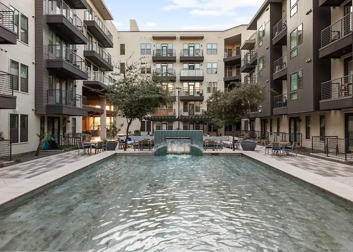 Escape To The Golden Equestrian 2br Townlake Tempe