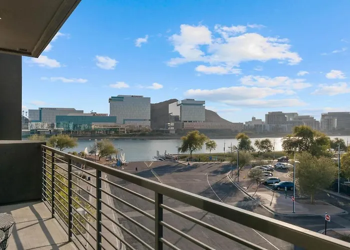 Escape To The Golden Equestrian 2br Townlake * Tempe